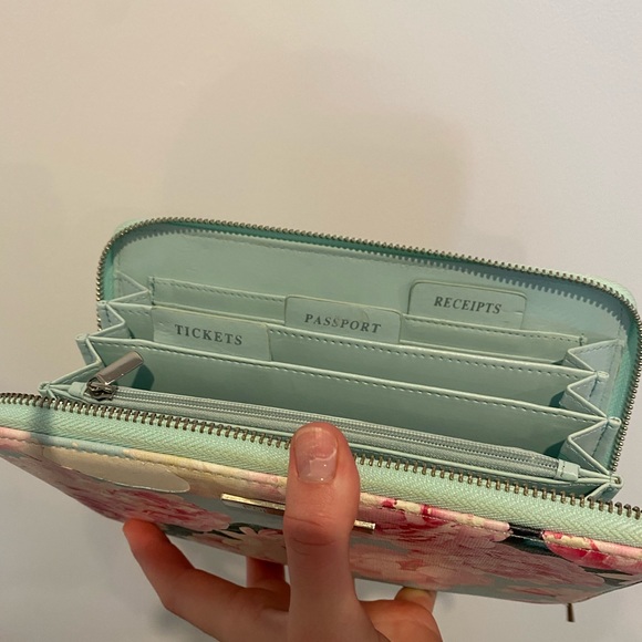 Forever New travel wallet - Picture 4 of 6